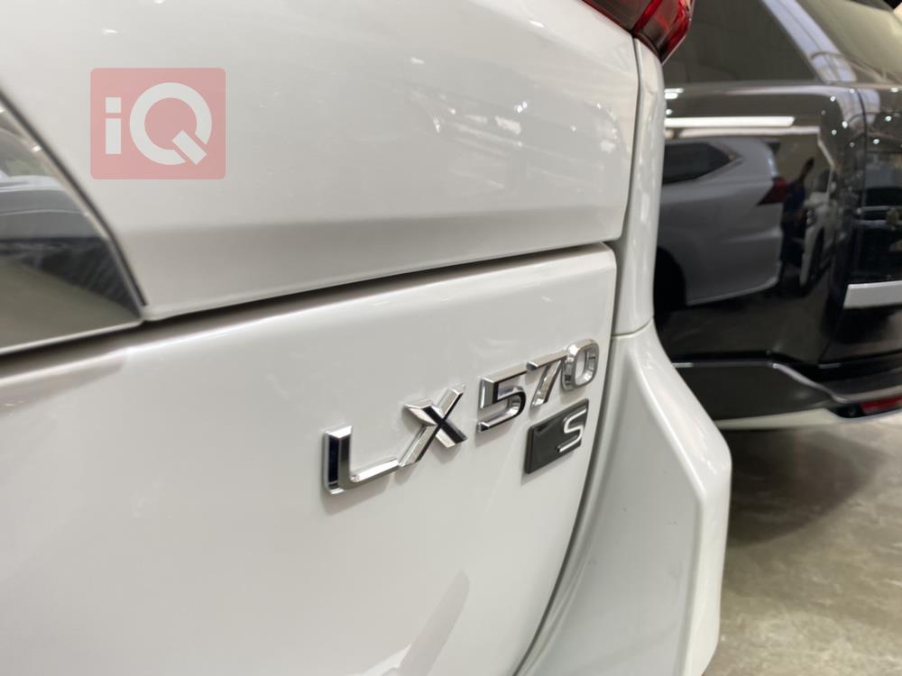 لێکزس LX